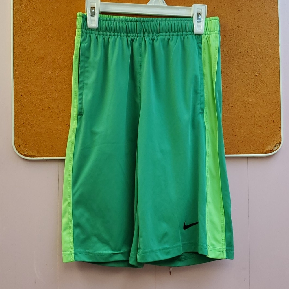 Nike, Dri-Fit. Size M